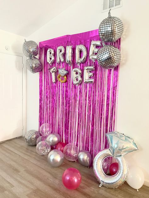 Pink foil back ground with silver bride to be balloons and silver disco ball balloons. Hens Photo Wall, Hen Do Photo Wall, Hen Party Photo Wall, Bachelorette Wall Decor, Bachelorette Photo Wall, Aesthetic Disco Party, Last Disco Bachelorette Party Outfit, Theme Bachelorette Party Ideas, Bachelorette Outfits Group