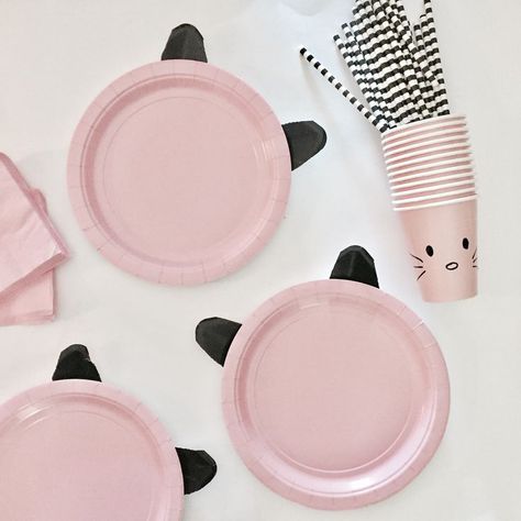 DIY paper cat plates for a Kitty Cat Birthday party Kitten Birthday Party, Cat Themed Parties, Cat Themed Birthday Party, Birthday Party Girl, Kitten Party, Kitten Birthday, Cat Birthday Party, Kitty Party, Cute Ideas