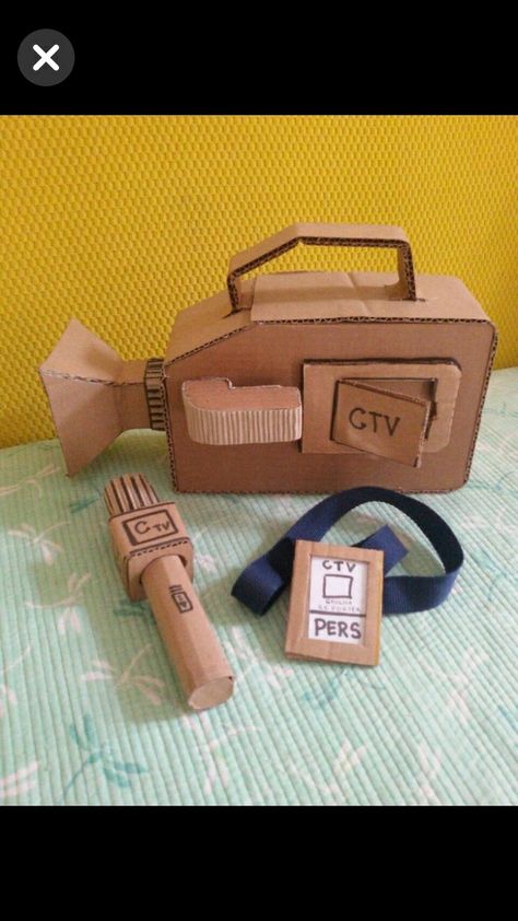 Fun Things To Do With Cardboard, What To Make Out Of Cardboard, Things To Make Out Of Cardboard, Cardboard Props, Cardboard Crafts Kids, Carton Diy, Hadiah Diy, Cardboard Crafts Diy, Cardboard Box Crafts