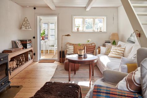 my scandinavian home: A Warm and Relaxed Swedish Cottage by the Sea Swedish Summer House, Swedish Country House, Swedish Summer, Swedish Cottage, Wooden Terrace, Slanted Ceiling, Attic Flooring, Wooden Floorboards, Cottage By The Sea