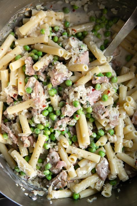 This Creamy Ham and Pea Pasta Recipe is easy, comforting, and completely kid-approved! Tossed in a garlic parmesan cream sauce and loaded with fresh or frozen peas, enjoy this 30-minute pasta anytime you need an easy and delicious dinner the whole family will love. Ham Pasta Recipes, Ham Peas And Pasta, Pea Pasta, Oyster Stew, Ham Pasta, Leftover Ham Recipes, Chicken Ham, Creamy Pasta Recipes, Holiday Ham