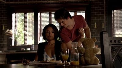 6.02 Yellow Ledbetter - 0174 - Ian Online Gallery Tvd Scenes, Bonnie And Jeremy, Doctor Drawing, Michael Malarkey, Damon And Stefan, End Of The Rainbow, Bonnie Bennett, Mystic Falls, Vampire Diaries The Originals