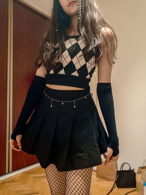 Outfit Ideas Sweater Vest, Fishnet With Skirt, Fishnet And Skirt Outfit, Skirt Fishnets Outfit, Cute Outfits With Fishnets, Fishnet Gloves Outfit, Stocking Outfit Ideas, Fishnet Sleeves Outfit, Skirt With Fishnets Outfit