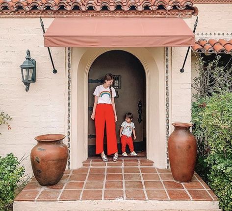 Spanish Tile Outdoor Patio, Terracotta Porch Floor, Terracotta Tiles Outdoor, Spanish Terracotta, Alfresco Designs, Terracotta Floor Tiles, Front Balcony, Tile Steps, Outdoor Tile