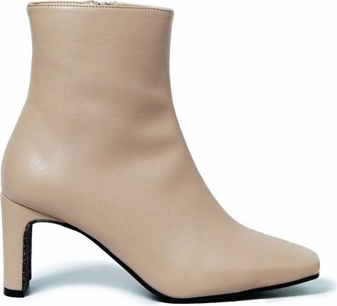 Are you wondering how to style ankle boots? See different outfit ideas that seamlessly incorporate these shoes. Click this pin and explore ways to effortlessly accessorize your look with chic ankle boots! Classic Beige Ankle Boots, Chic Beige Heeled Boots With Padded Ankle, Chic Cream Ankle Boots, Beige Boots Outfit Ankle, Chic Beige Ankle Heeled Boots, Cream Ankle Boots Outfit, Chic Cream Ankle Heeled Boots, Beige Booties Outfit, Cream Booties Outfit