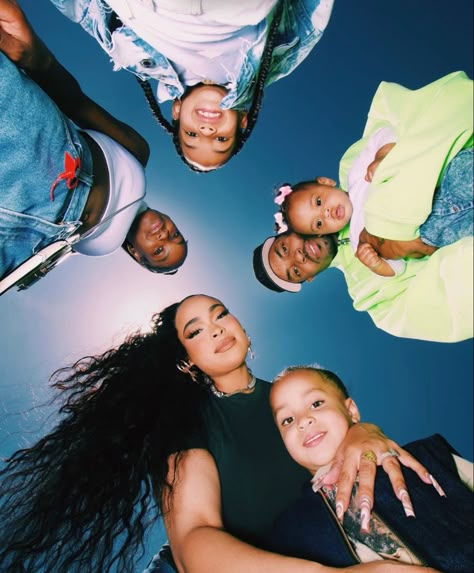 Aesthetic Black Family, Black Family Goals Aesthetic, Family Goals Aesthetic Black, Dream Life Aesthetic Family Black, Young Black Family Goals, Black Family Photoshoot, Urban Family Pictures, Pictures Of Kids, Family Vibes