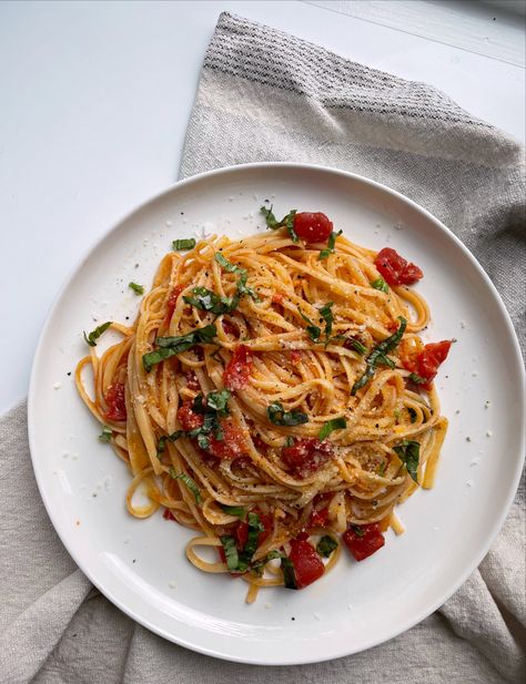 Spaghetti Astethic, Spaghetti Pictures Aesthetic, Speggetti Aesthetic, Tomato Spaghetti Aesthetic, Spaghetti Aesthetic, Fresh Spaghetti, Light Tomato Sauce, Italy Spaghetti Aesthetic, Spaghetti Pomodoro