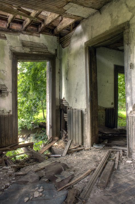 #Abandoned #house in #Ontario Beautiful woodwork and someone still cuts the grass. Abandoned Houses Interior, Beautiful Woodwork, Apocalypse Landscape, Wasteland Warrior, Asian House, Apocalypse Aesthetic, Diorama Ideas, Forgotten Places, Grassy Field