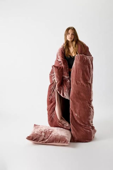 Skye Velvet Duvet Cover | Urban Outfitters Pink Velvet Blanket, Plum Wall, Duvet Covers Urban Outfitters, Velvet Duvet Cover, Bedroom 2024, Velvet Comforter, Velvet Duvet, Uo Home, Velvet Blanket