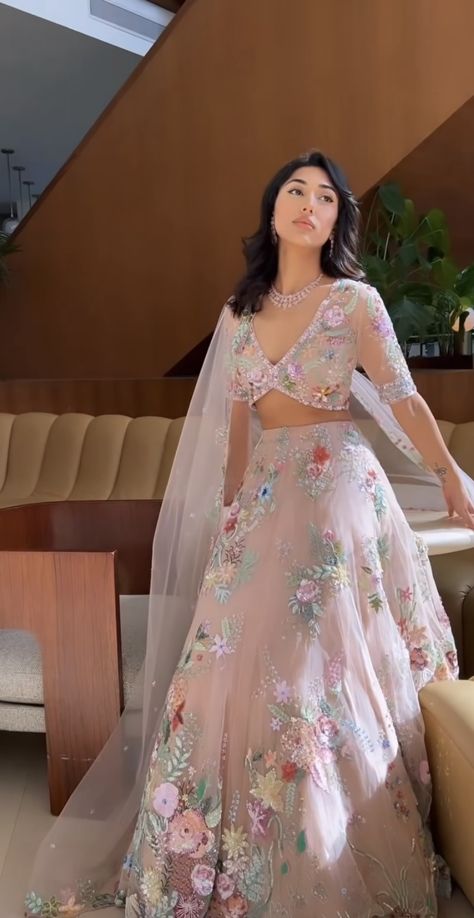 Modern Lehanga Outfits, Pastel Wedding Lengha, Simple Elegant Lengha, Sangeet Outfit For Friends Wedding, Simple Floral Lehenga, Floral Lehenga Choli, Cute Lehenga Designs, Pink Lengha Jewellery, Trending Lehnga 2024