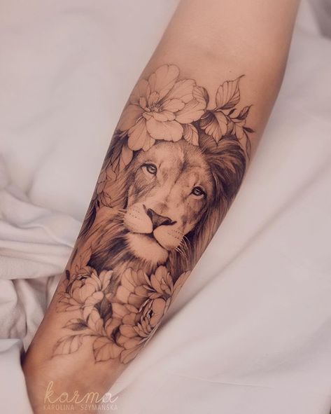 Lion Forearm Tattoo, Lion Forearm Tattoos, Lioness Tattoo, Lion Tattoo Sleeves, Feminine Tattoo Sleeves, Leo Tattoos, Lion Tattoo Design, Inspiration Tattoos, Forearm Tattoo Women