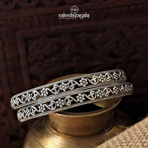 Bangles / Kadas – Page 9 – Nakoda Payals Silver Bangles Design For Women, Silver Bangles Design For Women Indian, Silver Bangles Design, Nakoda Payals, Silver Kada, Silver Bracelet Designs, Ethereal Jewelry, Animation Wallpaper, Basic Mehndi