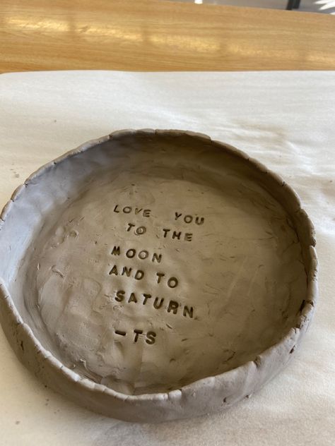 Clay Ideas For Boyfriend, Diy Wedding Gifts, Diy Ceramic, Clay Crafts Air Dry, Clay Bowl, Keramik Design, Pottery Crafts, Clay Art Projects, Cute Clay