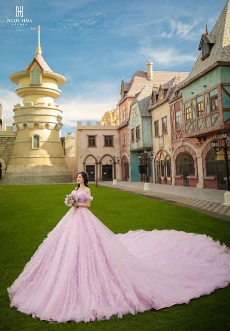 18th Birthday Dress, Poofy Dresses, Gown Aesthetic, Beautiful Gown Designs, Saffron Barker, Poofy Dress, Long Train Wedding Dress, Wedding Photoshoot Poses, Pakistani Wedding Outfits