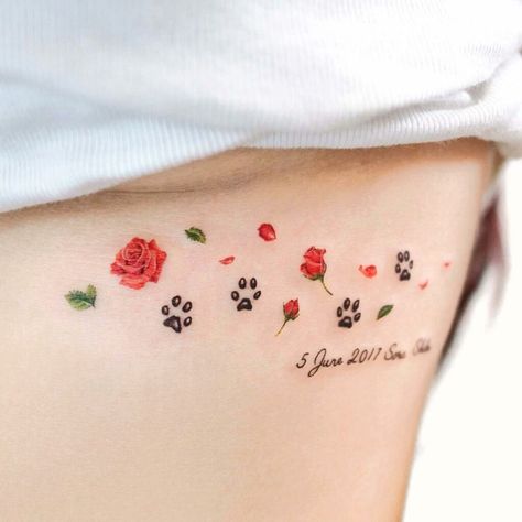 Paw Print Tattoo Ideas, Cat Paw Tattoos, Pet Memorial Tattoo, Tribute Tattoos, Pawprint Tattoo, Dog Memorial Tattoos, Tato Henna, Small Pretty Tattoos, Cute Little Tattoos