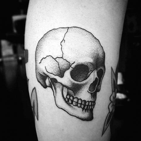 Cool Moon Tattoos, Tattoo Lower Back, Small Skull Tattoo, Memento Mori Tattoo, Tattoo Modern, Glowing Moon, Optical Illusion Tattoo, Moon Tattoos, Kunst Tattoos