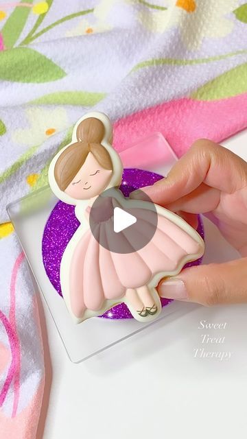 Ballerina Decorated Cookies, Decorated Sugar Cookie, Little Ballerina, Video App, Decorated Cookies, Tea Towel, Cookie Decorating, Piping, Tea Towels