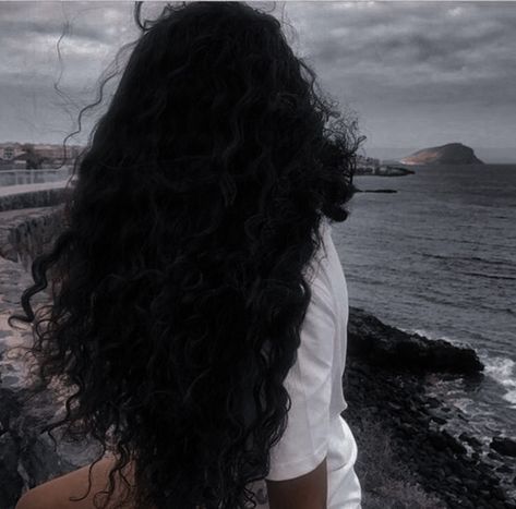 Long Curly Hair Faceless, Long Curly Hair Aesthetic Faceless, Kara Aesthetic, Long Curly Black Hair, Dark Curly Hair, Black Hair Aesthetic, Black Curly, Hair Aesthetic, Black Curly Hair