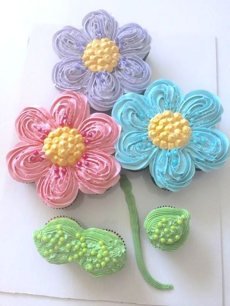 21 Pull Apart Cupcake Cake Ideas | Pretty My Party Easter Cupcake Cakes Pull Apart, Cupcake Cakes Birthday, Simple Flower Cake, Flower Cupcake Cake, Pull Apart Cupcake, Cupcakes Flores, Pull Aparts, Cupcakes Design, Cupcake Flower