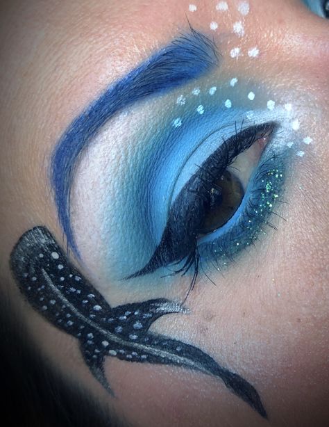 Blue Ocean Makeup Looks, Shark Costume Makeup, Shark Makeup Look, Shark Eye Makeup, Beach Themed Makeup, Sea Creature Face Paint, Blue Makeup Halloween, Fish Eye Makeup, Shark Makeup Halloween