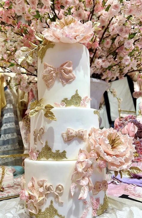 Loveshackfancy Birthday Cake, Loveshackfancy Cake, Loveshackfancy Birthday, Fancy Birthday Cakes, Pretty Sweets, Disney Wedding Shoes, Sophia Coppola, Fancy Birthday, Fancy Tea