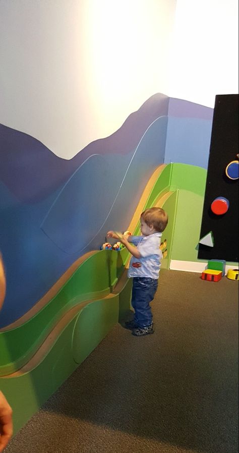 Car track built into wall Indoor Playground Design, Indoor Playroom, Kindergarten Interior, Daycare Design, Kids Cafe, Kids Basement, Bar Basement, Indoor Play Areas, Church Nursery