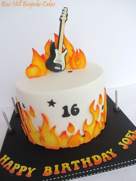 Electric Guitar Cake, Festa Rock Roll, Guitar Birthday Cakes, Bolo Musical, Birthday Cake For Men, Fire Cake, Cake For Men, Music Themed Cakes, Music Cakes