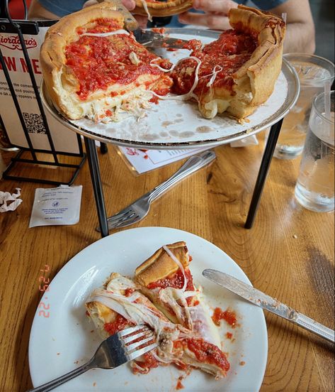 Giordano’s Chicago Deep Dish Cheese Pizza Yummy Lunch Recipes, Chicago Deep Dish, Chicago Style Deep Dish Pizza, Chicago Deep Dish Pizza, Chicago Christmas, Chicago Trip, Chicago Aesthetic, Chicago Pizza, Food Lunch