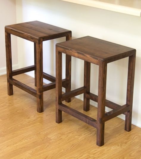 Make a set of barstools for only $20 using just 2x4s! Diy Bar Stool, Build Your Own Bar, Shipping Furniture, Diy Bar Stools, Diy Stool, Entry Furniture, Diy Bar, Diy Holz, Mobile Bar