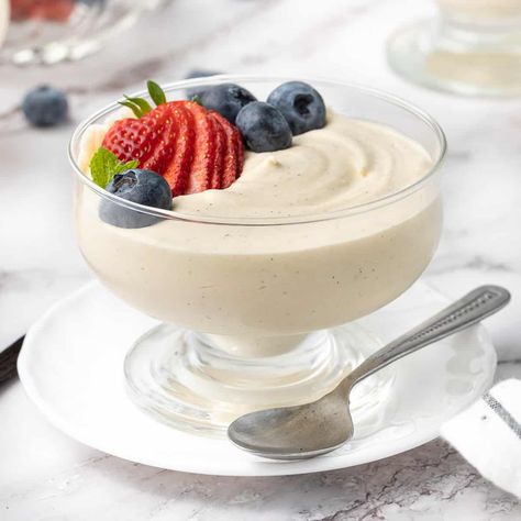 This Vanilla Mousse recipe is easy to make with a few ingredients only. The mousse is deliciously light in texture yet rich in taste and packed with fresh vanilla bean flavours. It is a great make-ahead dessert for a special occasion or a dinner party. Vanilla Bean Mousse, Mousse Recipes Easy, Passion Fruit Mousse, Passion Fruit Curd, Mousse Cups, Vanilla Mousse, Homemade Vanilla Extract, Food Innovation, Make Ahead Desserts