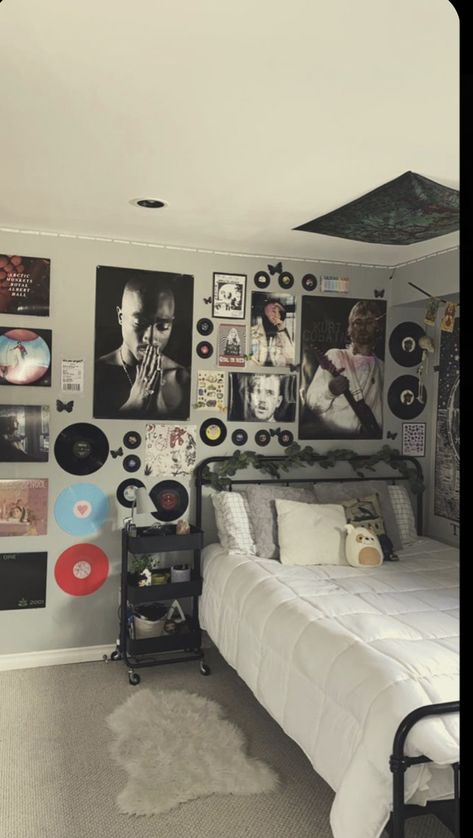 Punk Room, Music Bedroom, Retro Bedrooms, Chill Room, Retro Room, Room Redesign, Redecorate Bedroom, Cozy Room Decor, Dreamy Room