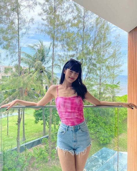 (G)I-DLE Minnie wearing Ganni Ruched One-piece Swimsuit on Instagram. #kpop #kpopfashion #koreanfashion #gidle #minnie Beachy Outfit, Minnie Outfit, G-idle Minnie, Minnie Gidle, G I Dle Minnie, Instagram Girls, Kpop Outfits, G I Dle, On Vacation