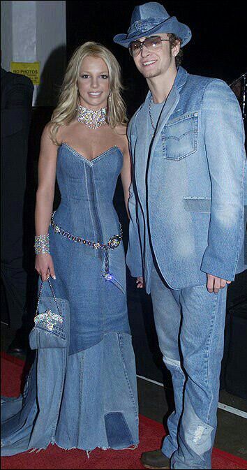 Britney and Justin all-denim outfits. Britney Spears Justin Timberlake, Mtv Awards, Canadian Tuxedo, Denim And Diamonds, Funny Fashion, Justin Timberlake, Fashion Hacks Clothes, Spears, Denim Outfit