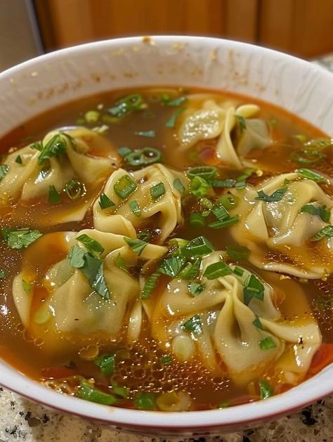 Vegan Wonton Soup, Wantan Soup, Easy Recipes Vegan, Vegan Wonton, Won Ton Soup, Vegan Recipes For Beginners, Pizza Bowl, Vegan Plant Based, Vegan Recipes Beginner