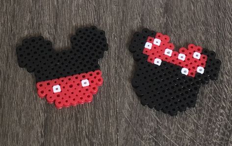 Perler Beads Mickey and Minnie Mickey Mouse Fuse Beads, Disney Hamma Beads Ideas, Perler Bead Minnie Mouse, Mickey And Minnie Perler Beads, Mickey Perler Beads, Mickey Mouse Perler Bead Patterns, Perler Beads Ideas Disney, Mickey Mouse Perler Beads, Perler Bead Patterns Disney