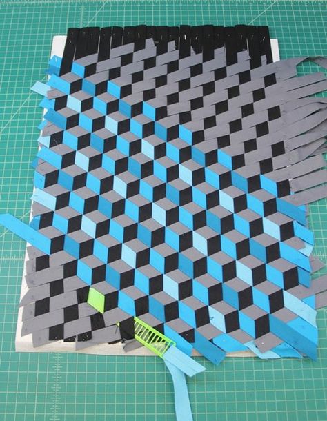 Weaving Patterns Design, Weaving Fabric, Diy Fashion Projects, Fabric Weaving, Paper Weaving, Quilt Guild, Weaving Projects, Mini Quilts, Mini Quilt