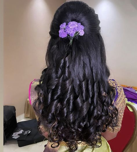 Reception Hairstyles Indian Brides, Shadi Hairstyles, Reception Hairstyles Indian, Reception Hairstyles, Hairstyle Bridesmaid, Hair Canvas, Hair Style On Saree, Long And Short Hair, Open Hair