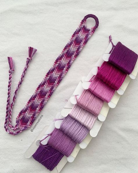 Purple Friendship Bracelet, Alpha Bracelet Pattern, Bracelets Pretty, Brazilian Bracelet, Diy Bracelets With String, String Bracelet Patterns, Friendship Bracelet Patterns Easy, Yarn Bracelets, Bracelet Inspo