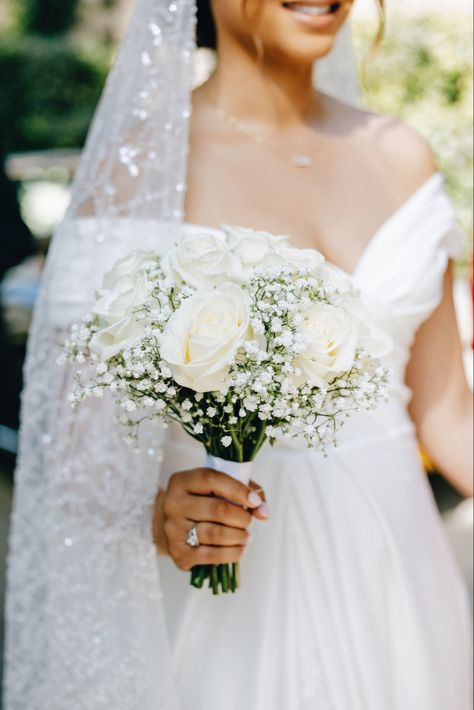 Closeup on a bride bouquet Bride Holding Bouquet, Flower Bokeh, Holding Bouquet, Holding A Bouquet, Fresh Flower Bouquets, Bride Bouquet, Hand Bouquet, Bride Bouquets, Bouquet Wedding