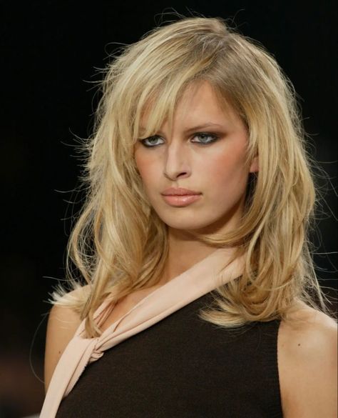 Karolina Kurkova Runway, Karolina Kurkova 2000s, Karolina Kurkova Victoria Secret, Slavic Models, Slavic Dolls, Tanya Dziahileva, Runway Design, Slavic Women, Robert Cavalli