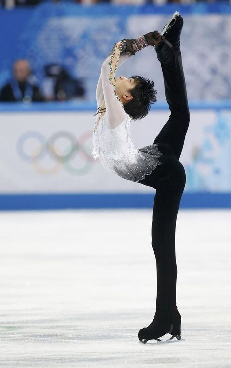 Just few pictures and gifs from Yuzuru because... it's Yuzuru...     … #random #Random #amreading #books #wattpad Skater Poses, Patrick Watson, Javier Fernandez, Johnny Weir, Yuri Katsuki, Ice Rink, Ice Skaters, Human Poses Reference, Winter Sport