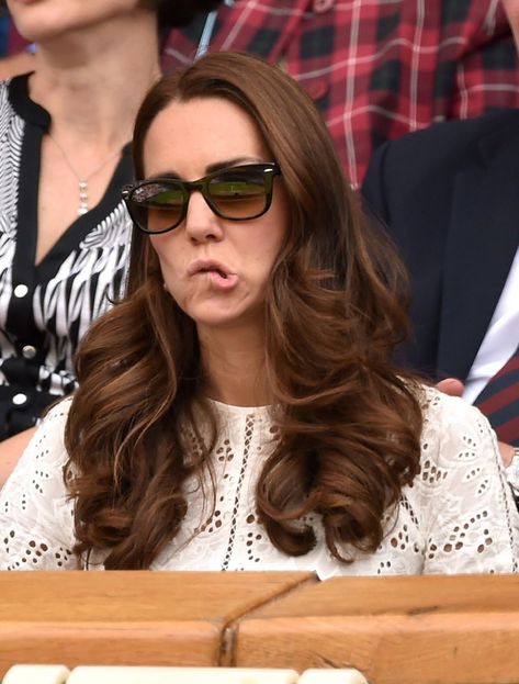 Despair! Surprise! Joy! It's all there, on her extremely expressive face. Here, Kate Middleton's best sport reactions. #katemiddleton #royals #williamandkate #princewilliam #veryTandC Andy Murray Wimbledon, Prince William Wife, Make Funny Faces, Andy Murray, Catherine Middleton, Royal Engagement, William Kate, Duchess Catherine, Funny Face