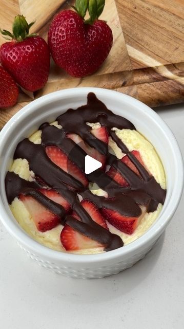 37K views · 2.7K likes | iRick Wiggins on Instagram: "Say “YUM” if you would eat this high protein 15 minute cheesecake 🍰😋  Ingredients: 8 oz cottage cheese  1/4 cup yogurt 1 egg 3 tbsp sweetener Optional:  Sliced strawberries Melted chocolate chips, sugar free  How to make it:  1. Blend all ingredients, pour into 2 ramekins & bake @ 350F for 15 mins. 2. Take them out, add your toppings and enjoy!" Cottage Cheese Yogurt Egg Cheesecake, Irick Wiggins Recipes, Cottage Cheese Cheesecake Cups, Cottage Cheese Yogurt Cheesecake, High Protein Sweets, Cottage Cheese Yogurt, Irick Wiggins, High Protein Cheesecake, Protein Sweets