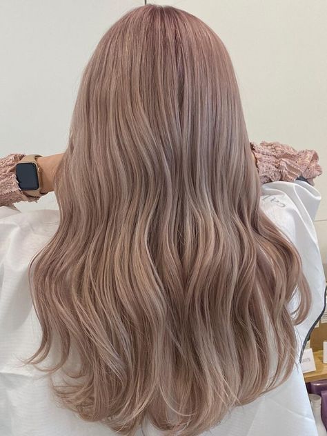 Milktea Hair Korean, Korean Hair Color Trend 2023, Warm Chocolate Hair Color, Milk Tea Hair Color Balayage, Pink Beige Hair, Korean Hair Color Ideas, Milk Tea Hair Color, Beige Korean, Beige Hair Color