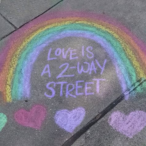 Good Vibes Quotes, New York Graffiti, Sidewalk Chalk Art, Sidewalk Art, Banksy Graffiti, 3d Street Art, Rainbow Aesthetic, Chalk Drawings, Bright Pastels