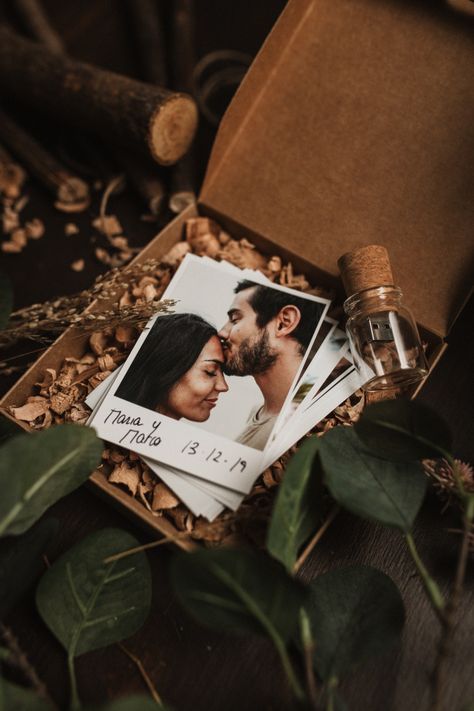 Wedding Gift From Photographer, Polaroid Photo Gift Ideas, Customised Gifts For Him, Photo Packaging Ideas Photographers, Box Photoshoot Ideas, Gift Box Photoshoot, Gift Box Photography, Photography Client Gifts, Picture Gifts Diy