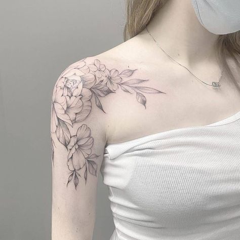 Shoulder Flower Tattoos For Women, Flower Shoulder Tattoos For Women, Floral Shoulder Cap Tattoo, Shoulder Cap Tattoos For Women, Floral Shoulder Tattoo, Shoulder Tattoos For Females, Tattoos 2023, Front Shoulder Tattoos, Shoulder Cap Tattoo