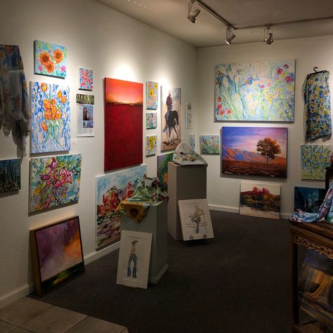 Small Town Art Gallery, Independent Art Gallery, Art Show Gallery, Artist Gallery Aesthetic, Small Art Gallery Aesthetic, Pop Up Art Gallery Ideas, Local Art Gallery, Gallerist Aesthetic, Art Shop Aesthetic