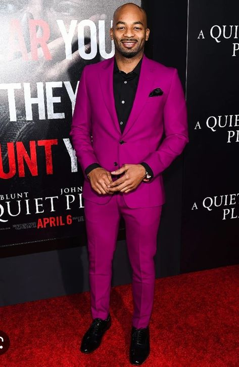 Magenta Suit, Dan Stevens, Magenta Color, Carpet Looks, Men Spring, Suit Men, Color Analysis, Red Carpet Looks, Red Carpet