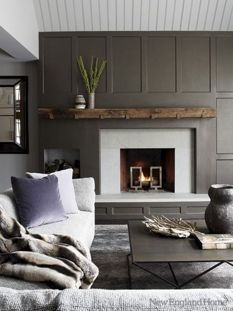 Assymetrical fireplaces: how to decorate around them and balance the wall Off Center Fireplace, Fireplace Accent Walls, Grey Fireplace, Black Fireplace, Dark Living Rooms, Traditional Fireplace, Fireplace Remodel, Trendy Living Rooms, Home Fireplace